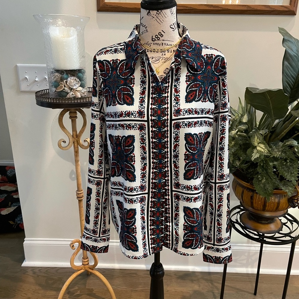 Tommy Hilfiger size medium button down midway with gold buttons beautiful print